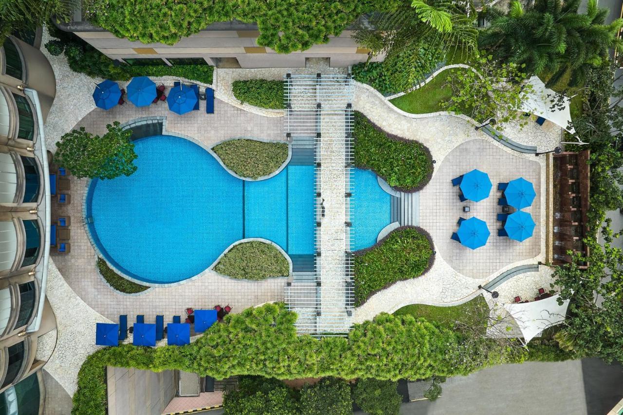 Отель The Westin Куала-Лумпур Экстерьер фото Aerial view of the pool